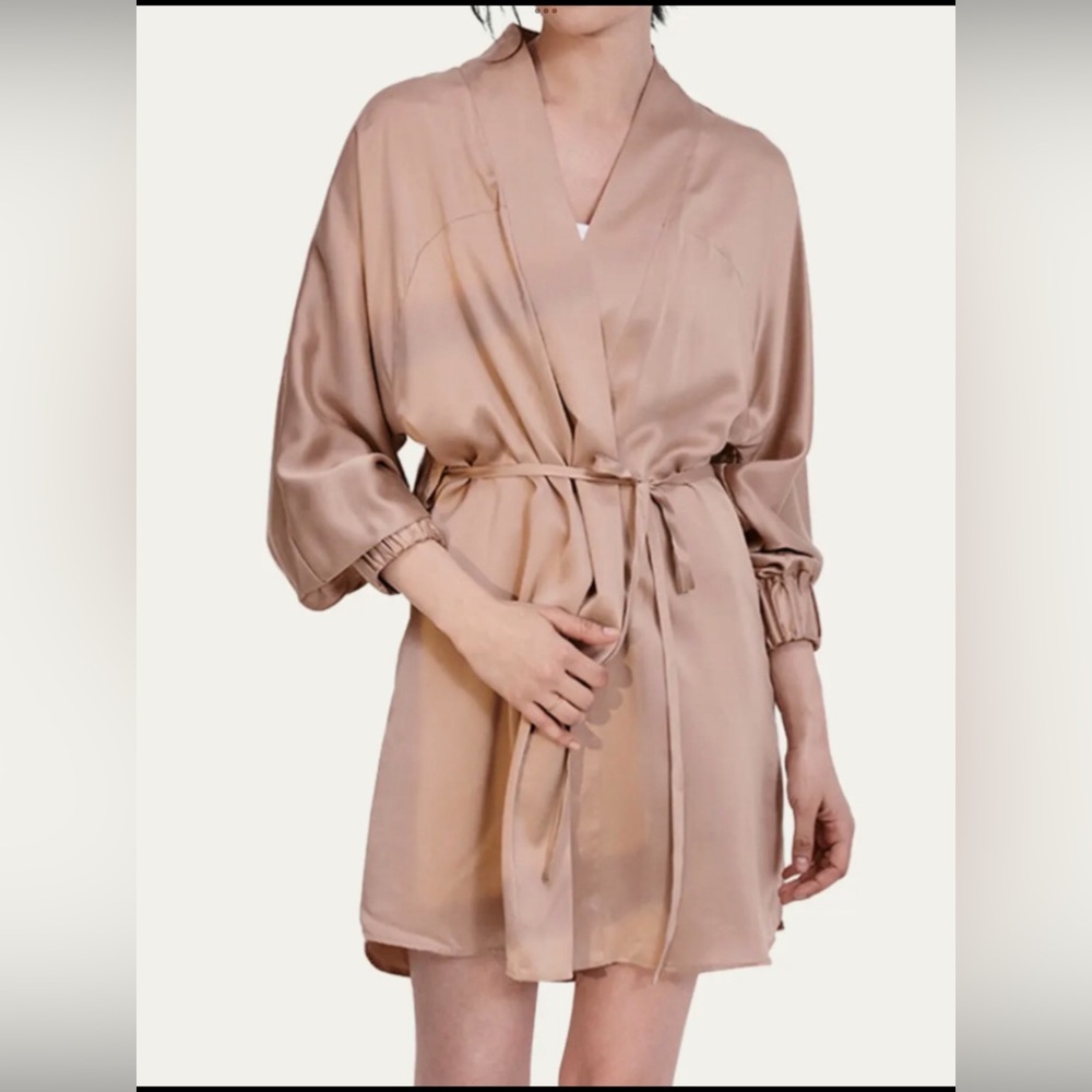LUNYA Washable Silk Robe in Tan Magnetic Interior Closure Oversize XS/S